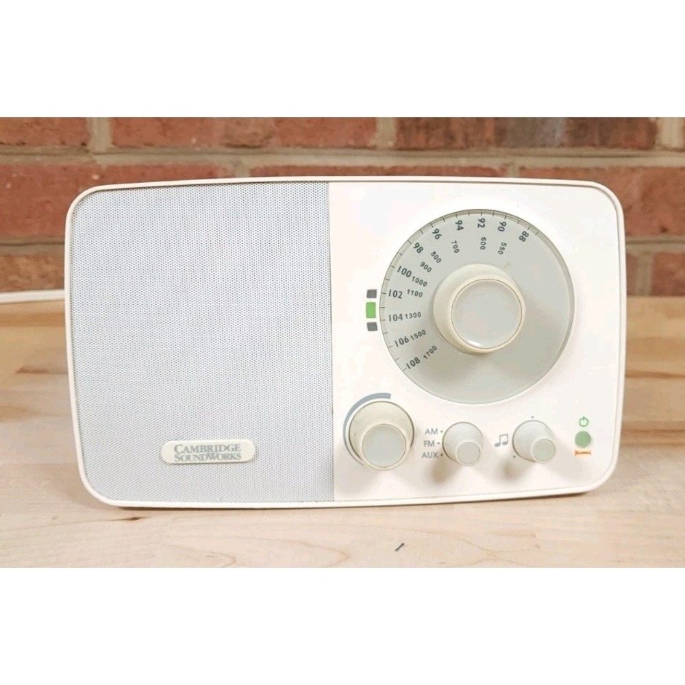 Cambridge SoundWorks AM/FM Radio 705 White Vintage‎